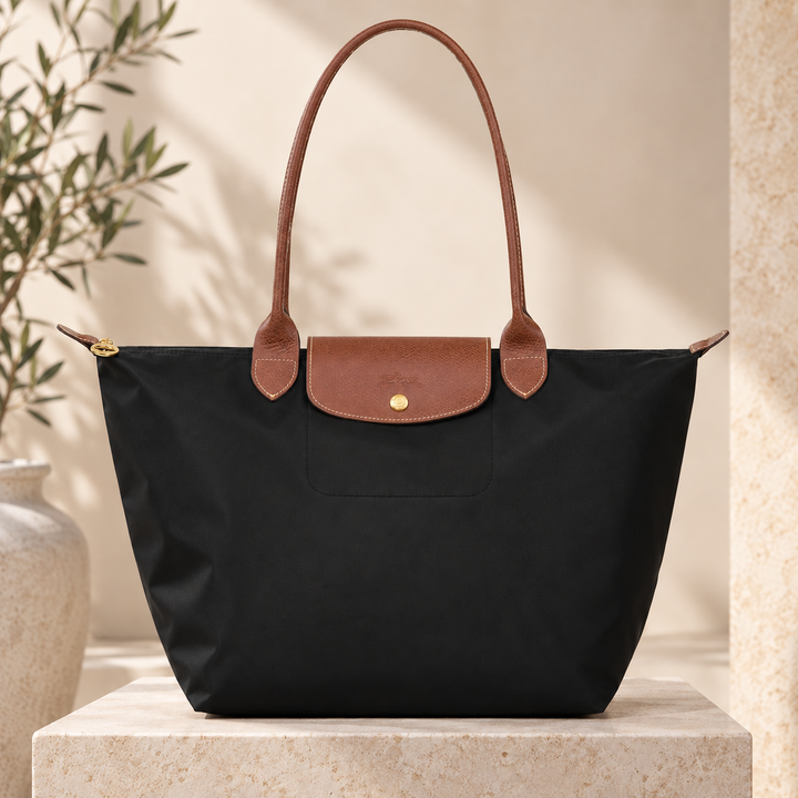 Grande Tote, Musta