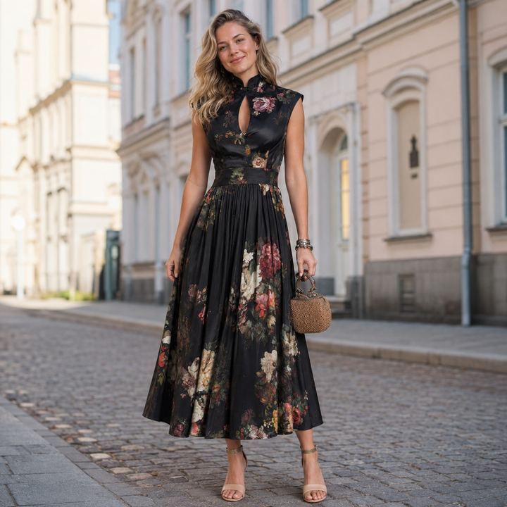 Elsa - Laskostettu midi-mekko kukkakuvioinnilla