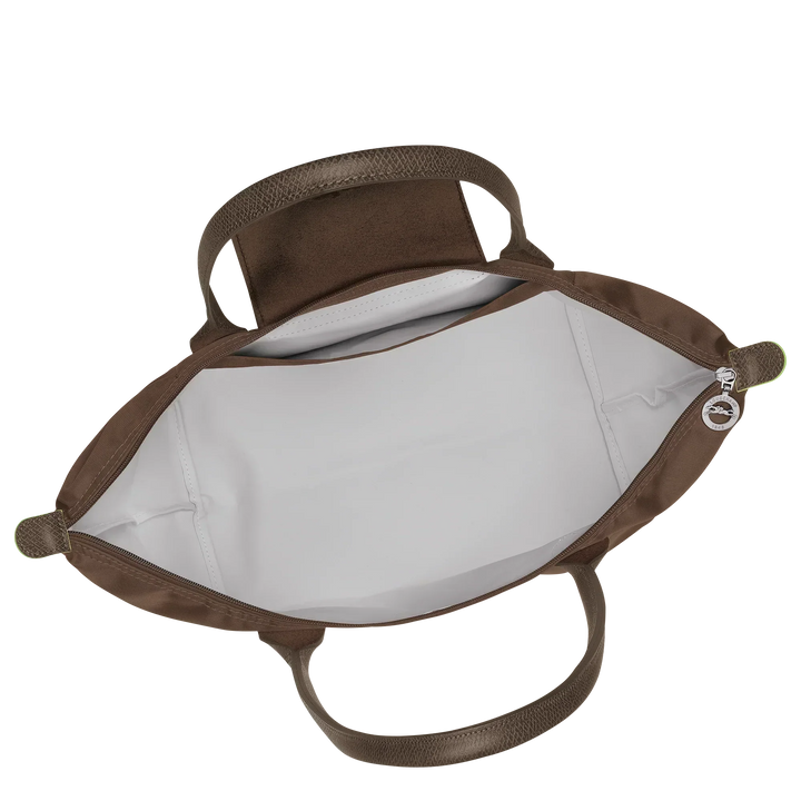 Grande Tote, Maanvärinen